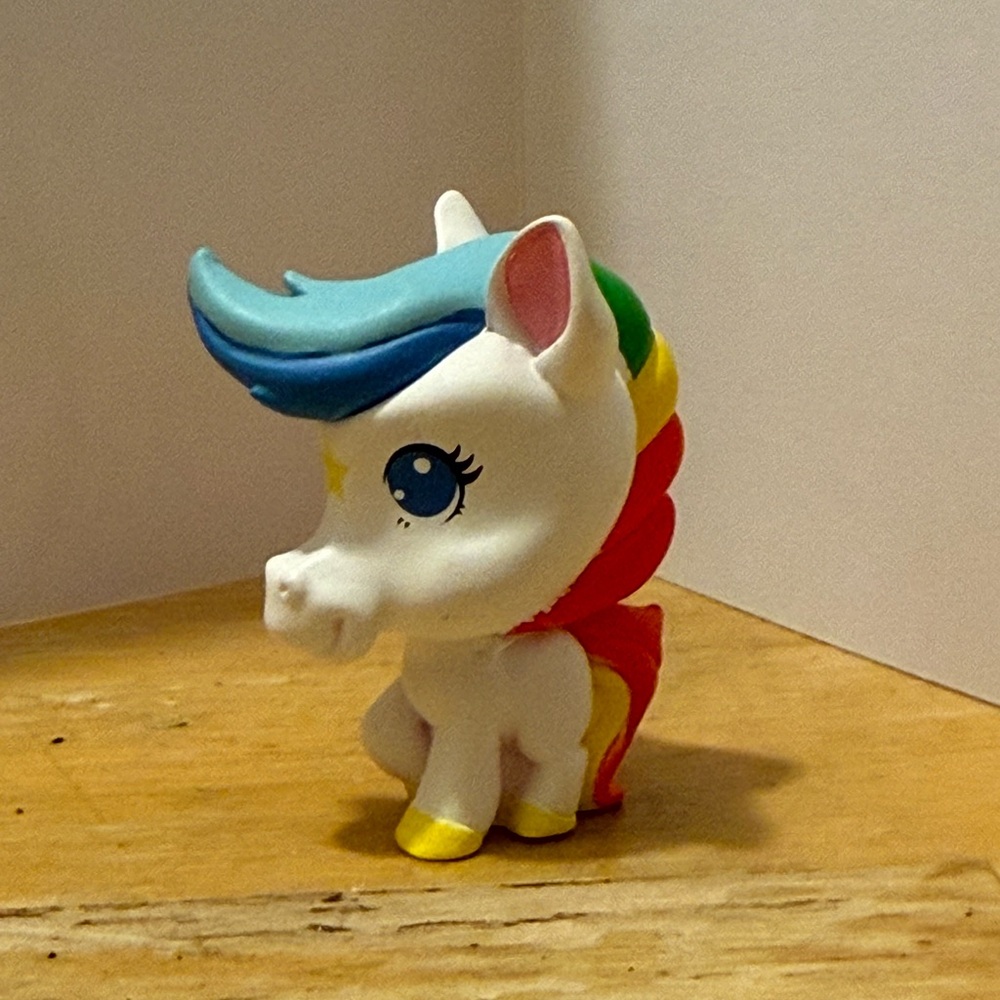 Rainbow Brite Chee Bee Micro Collectible